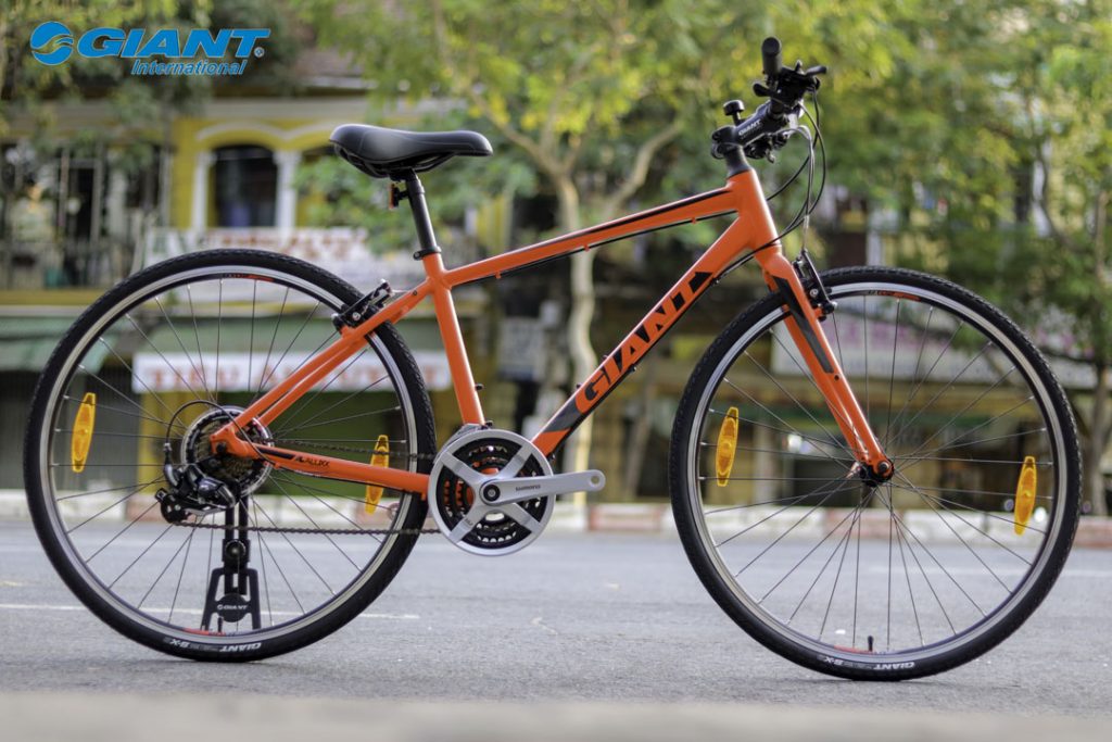 Giant Escape 3 phiên bản màu đỏ cá tính, giá 8.250.000 đồng hoàn toàn phù hợp với cấu hình