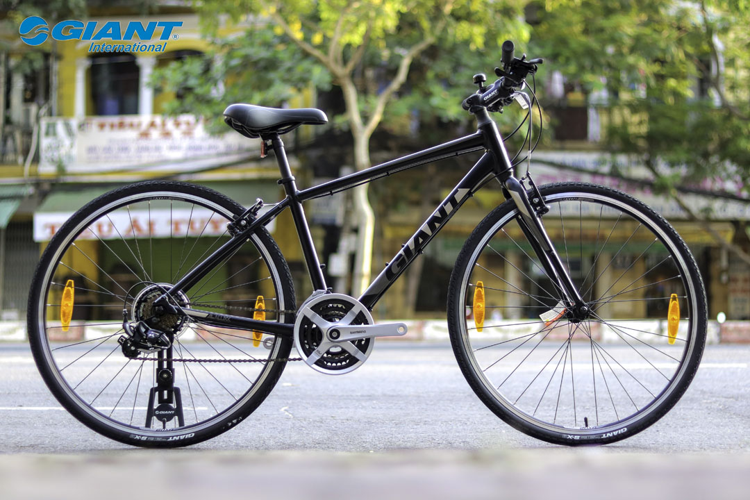 Xe đạp Giant Escape 3 phiên bản màu đen mạnh mẽ giữ đường phố