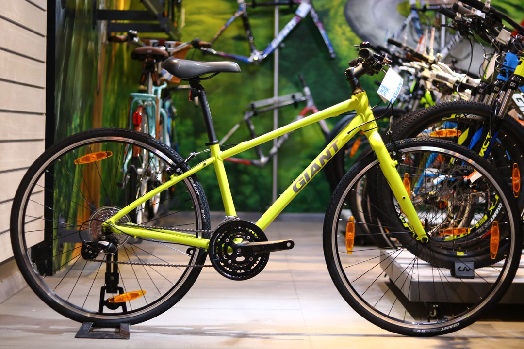 Xe đạp Giant Escape 2 với màu vàng chanh nổi bật