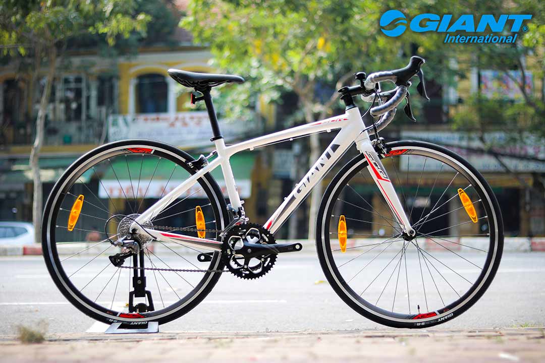 Xe đạp thể thao Giant SCR 2 phiên bản màu trắng tinh tế