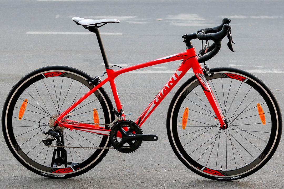 Xe đạp cuộc Giant SCR 1 phiên bản màu đỏ nổi bật