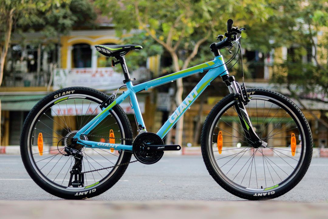 Xe đạp thể thao Giant Rincon phiên bản màu xanh tươi sáng