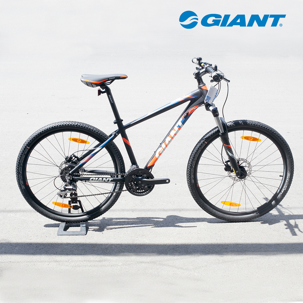 Rincon Disc với phiên bản đen kết hợp màu xanh và cam vô cùng bắt mắt