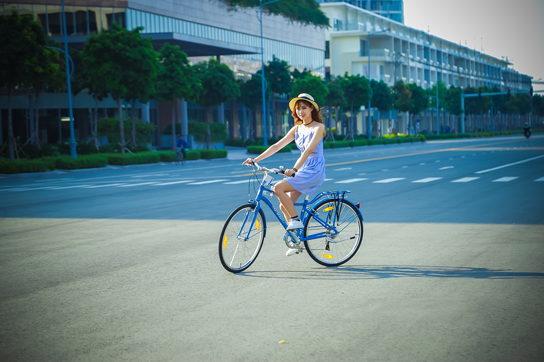 Nhiều bạn trẻ đến khu đô thị Sala để đạp xe vào mỗi chiều