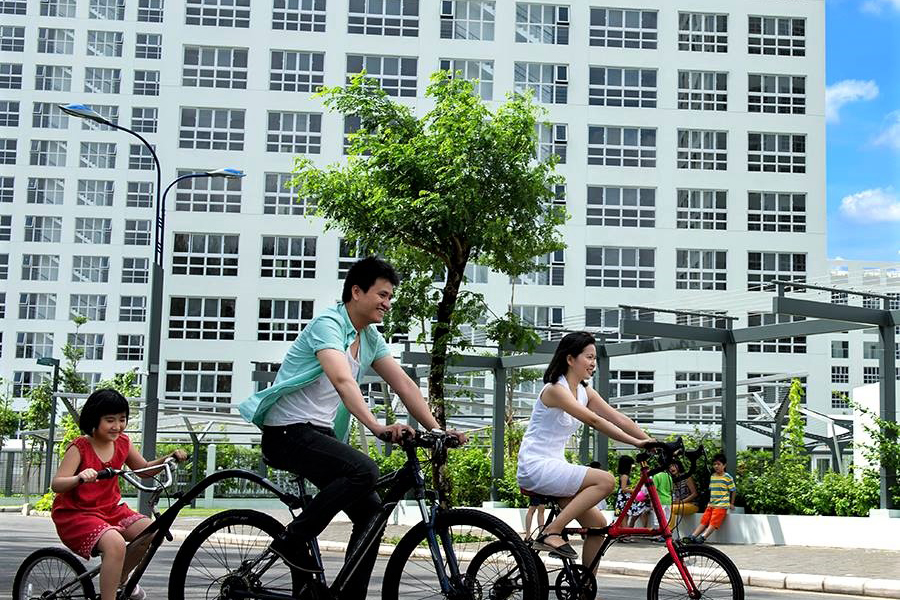 Nhiều bạn trẻ đến Phú Mỹ Hưng để đạp xe
