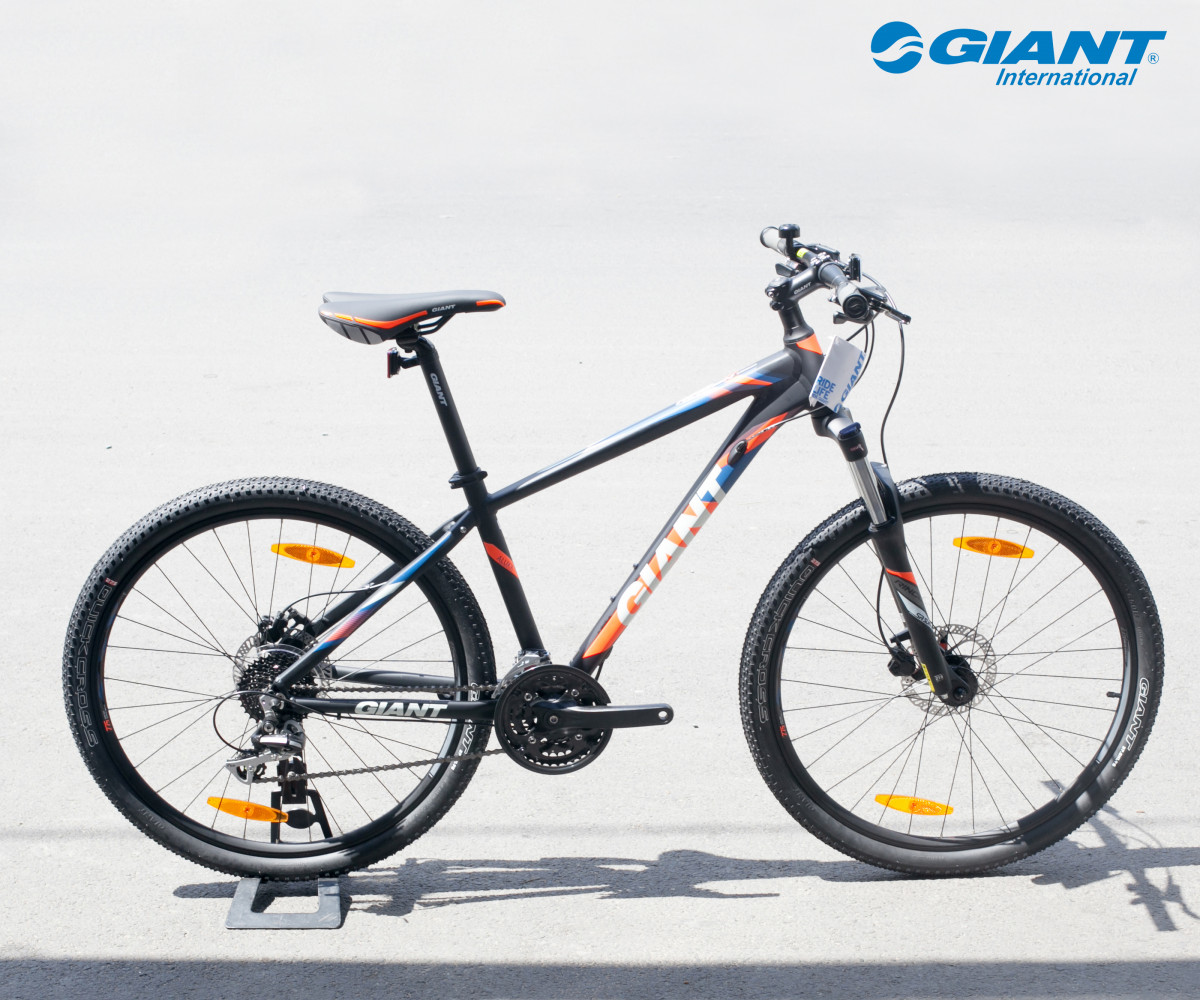 Rincon Disc 2018 phiên bản đen/xanh/cam được bán với giá niêm yết 10.350.000 đồng