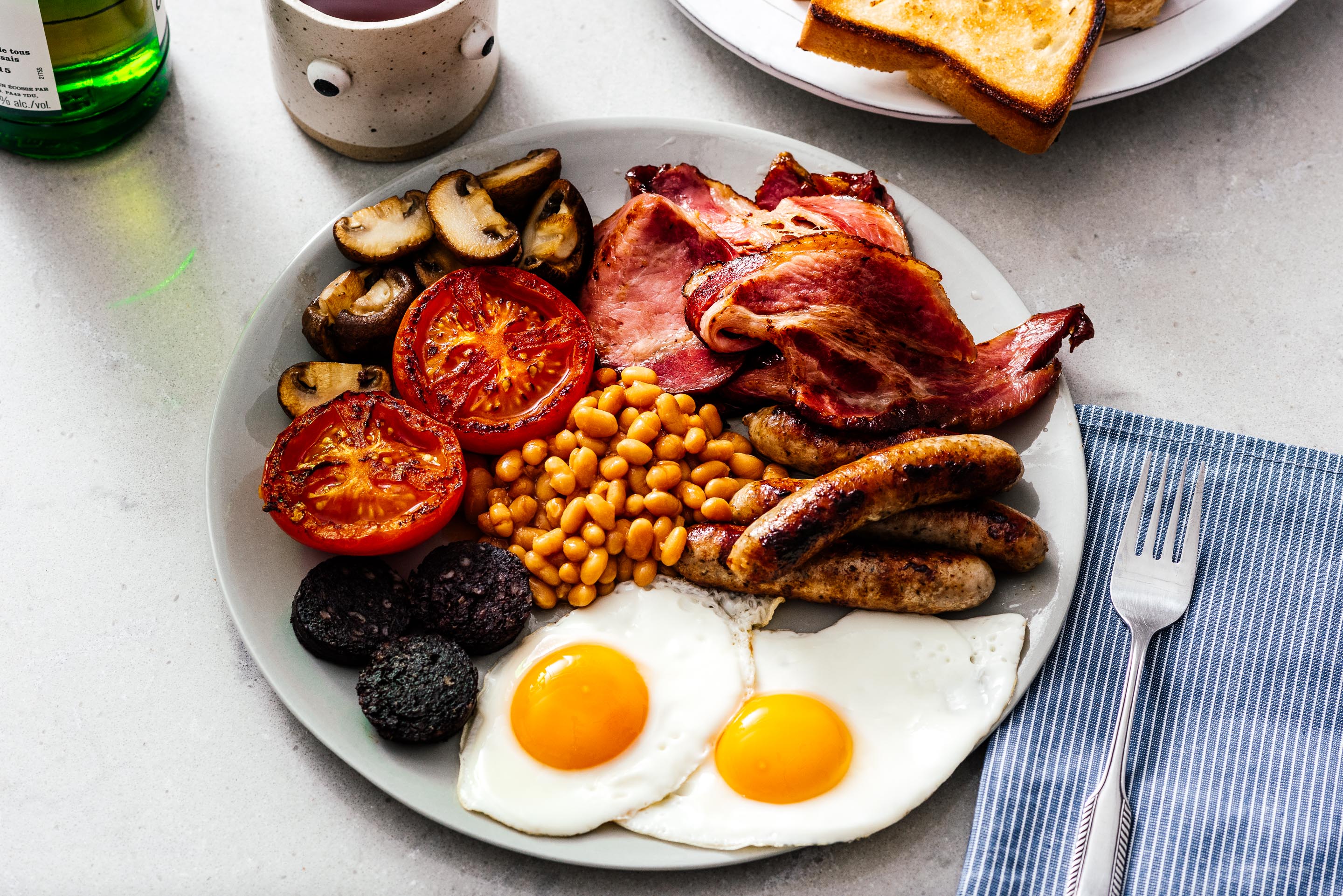 Инглиш брекфаст. Бритиш Брекфаст. Английский завтрак Британия. Full English Breakfast знаменитый английский завтрак. Традиционный завтрак в Англии.
