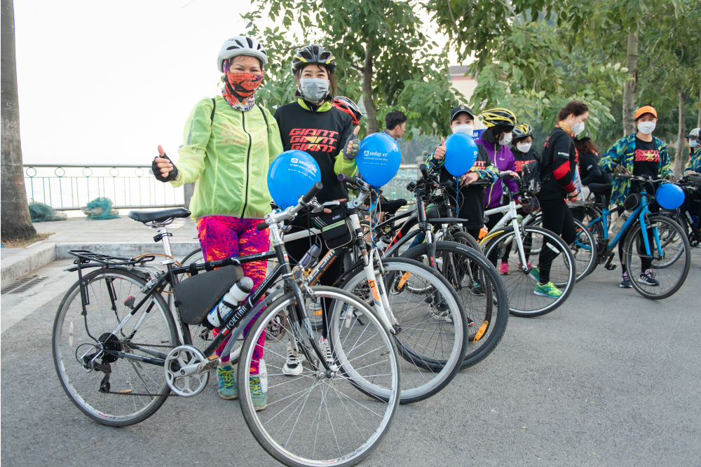 Những khách hàng có trải nghiệm đạp xe chào mừng khai trương cửa hàng Xedap.vn