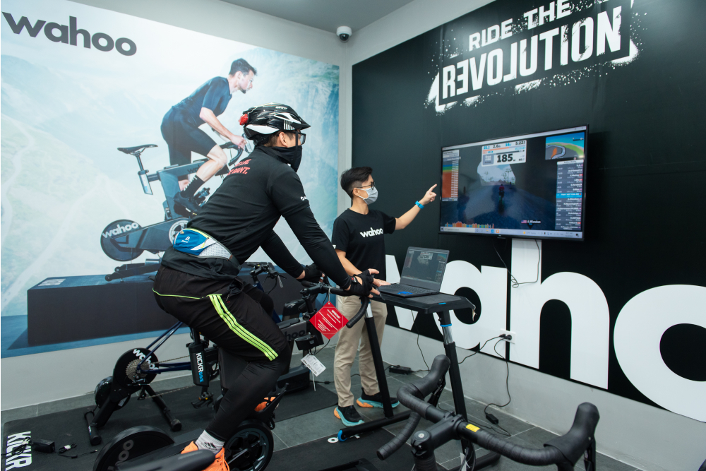 Không gian riêng cho khách hàng có thể trực tiếp trải nghiệm các thiết bị luyện tập đạp xe tại nhà