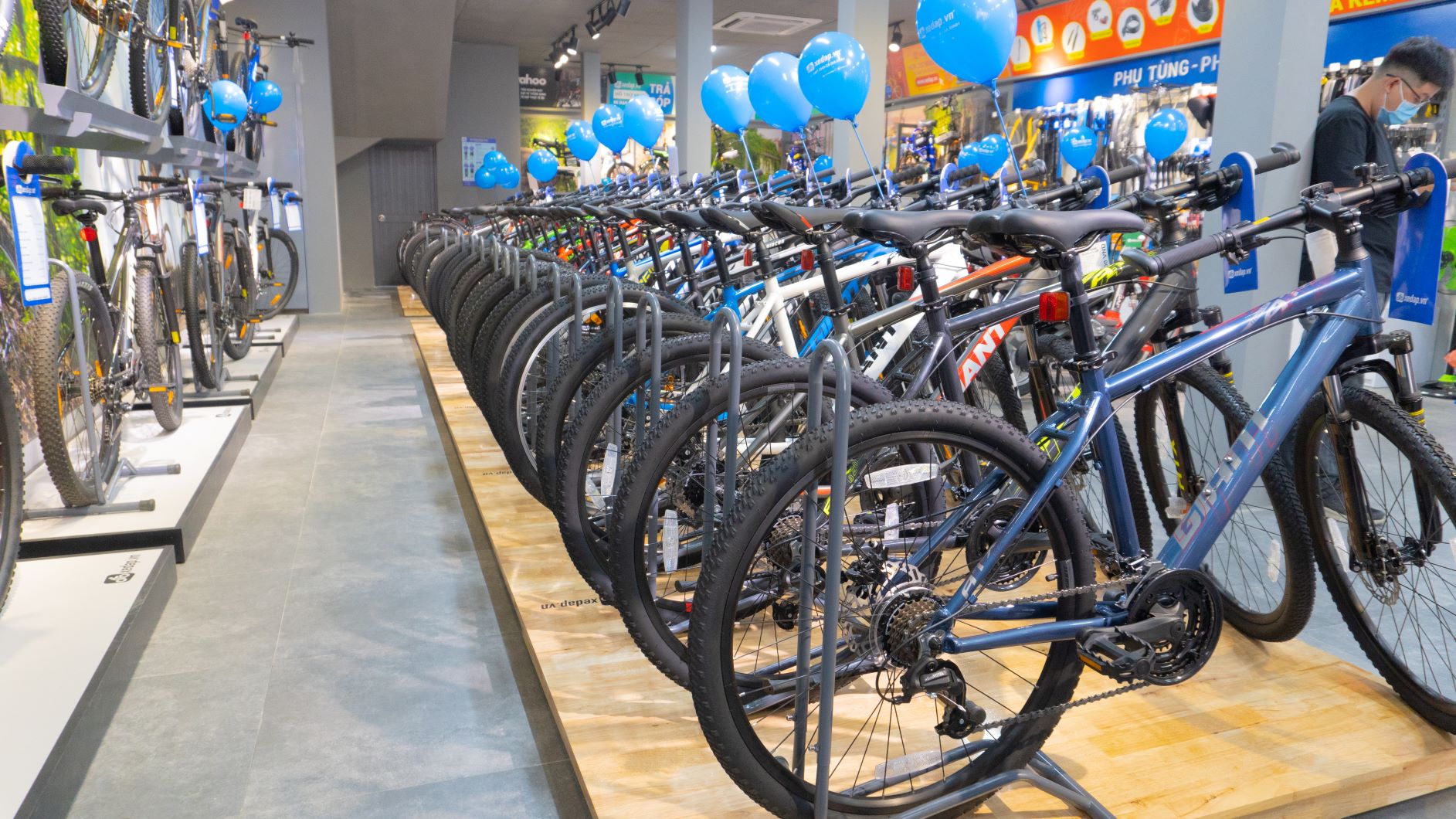 Khu vực trưng bày xe đạp chính hãng Giant cho khách hàng nhiều lựa chọn